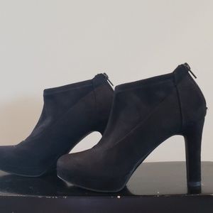 Women's Limelight Black Velvet Booties US 7